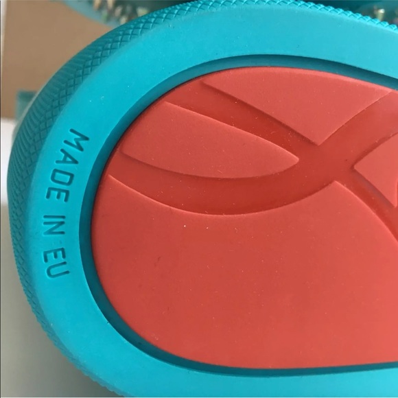 Comment below up to a size 15 - Picture 7 of 8